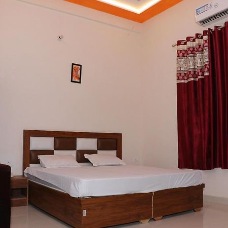 Hotel Kcr Агра Екстериор снимка