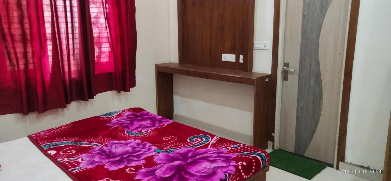 Hotel Kcr Агра Стая снимка