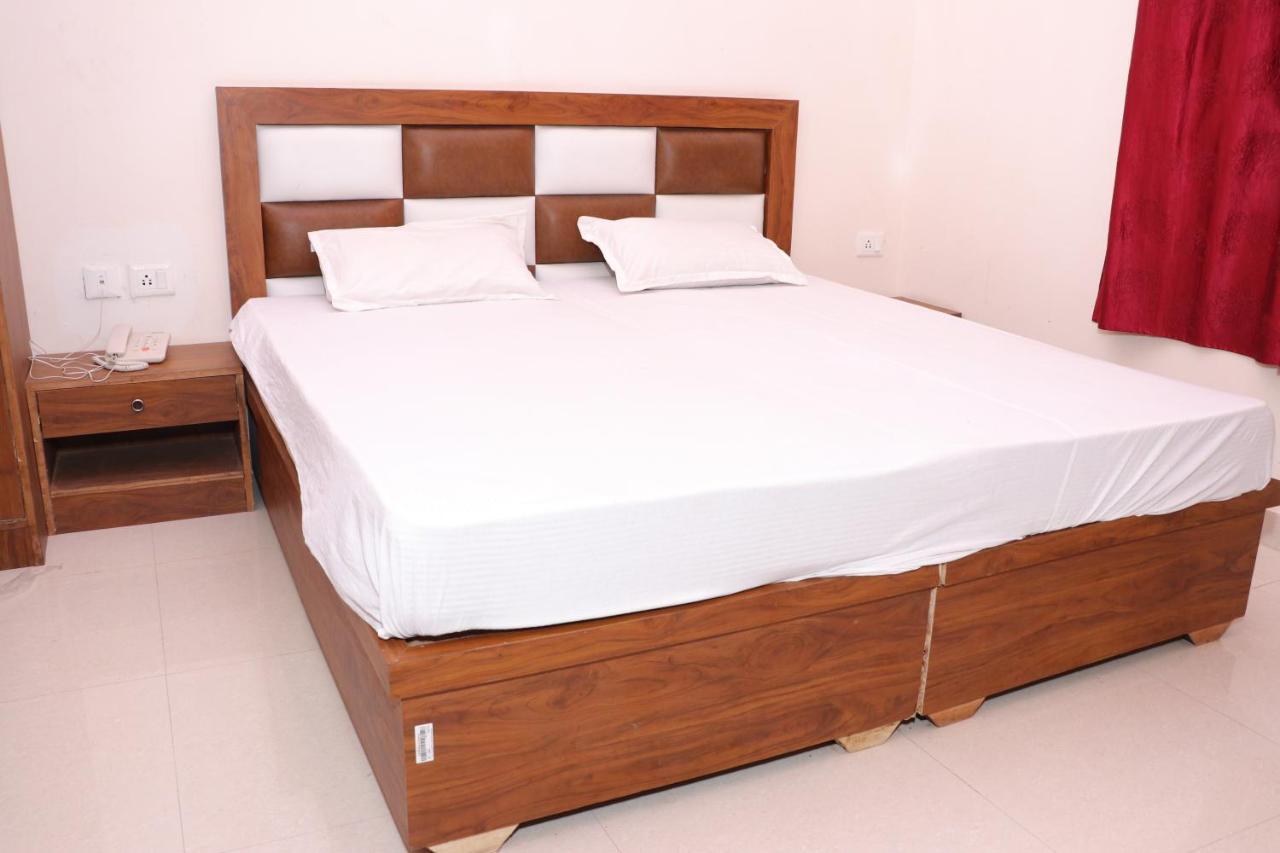 Hotel Kcr Агра Екстериор снимка